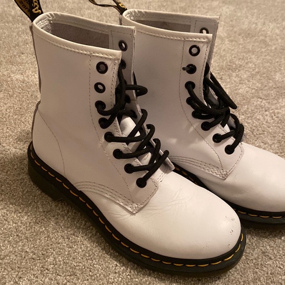 Dr. Martens Shoes - Dr. Martins size 6